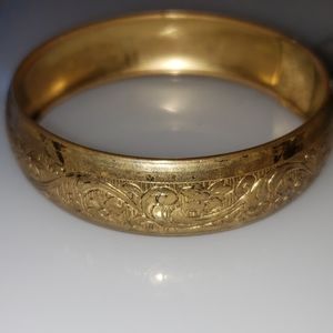 GOLD PLATED VINTAGE BANGLE